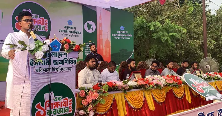 কথা বলছেন সাদিক কায়েম